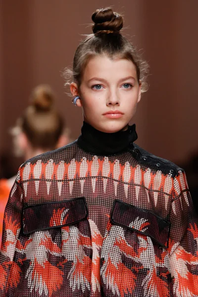 Look 60
